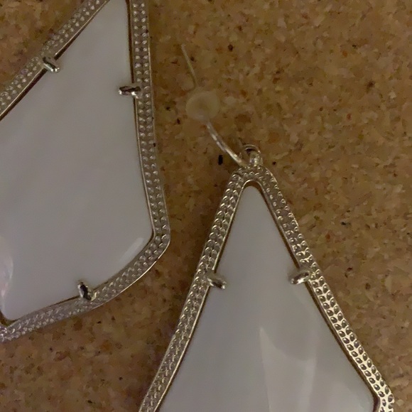 Like new Kendra Scott earrings - Picture 2 of 3